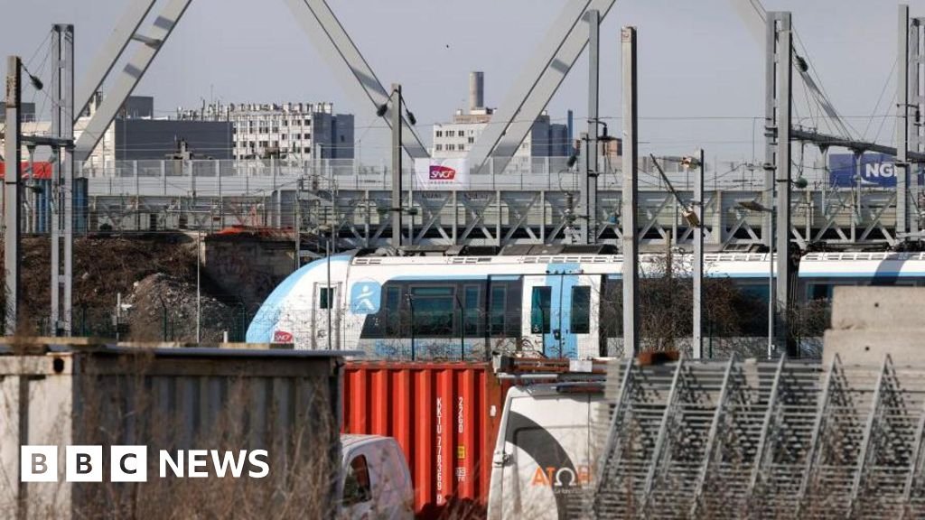 Paris Gare du Nord trains halted and area evacuated after WW2 bomb found