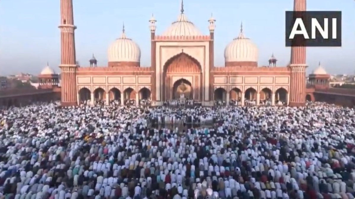 Eid al-Fitr Live: दिल्ली से लेकर मुंबई तक, कैसे मन रही है ईद? यहां देखें Live अपडेट्स
