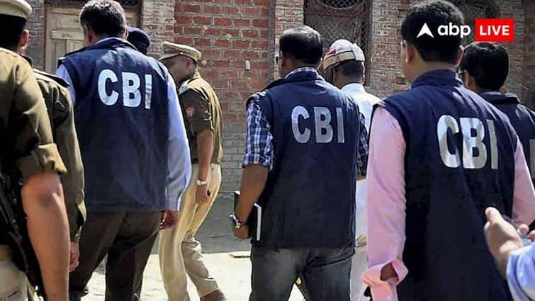 CBI Arrested Bank manager taking 20000 Bribe red handed in Azamgarh ANN