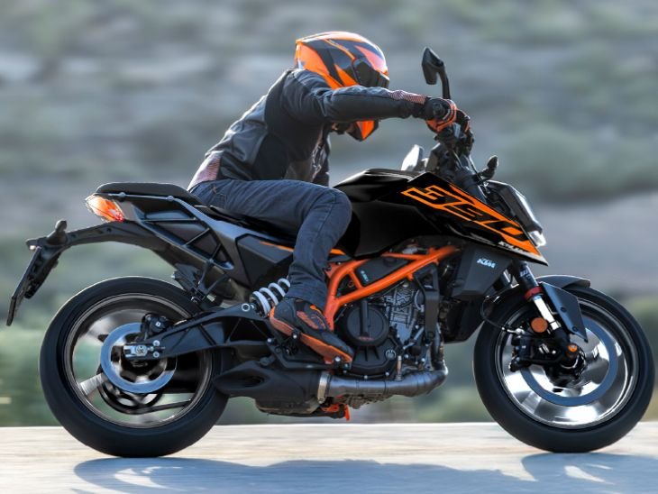 2025 KTM 390 Duke launched, starting price Rs 2.95 lakh | 2025 केटीएम 390 ड्यूक लॉन्च, शुरुआती कीमत 2.95 लाख: अपडेटेड नेकेड बाइक में ट्रैक्शन और क्रूज कंट्रोल, टीवीएस अपाचे RTR 310 से टक्कर