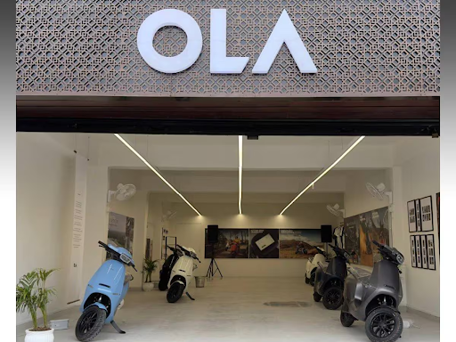 Ola Electric Share Price Crash Reason; Showroom Raid | Trade Certificate | ओला इलेक्ट्रिक का शेयर 5.61% गिरा: कंपनी के शोरूम्स पर छापेमारी, ट्रांसपोर्ट अधिकारियों ने व्हीकल्स जब्त किए