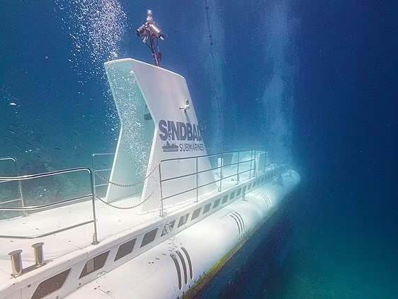 Egypt Tourist Submarine Tragedy; Russian Passengers | Underwater | मिस्र के करीब सबमरीन डूबने से 6 की मौत: 4 की हालात गंभीर, 44 यात्री सवार थे; रेड-सी में कोरल रीफ देखने गए थे