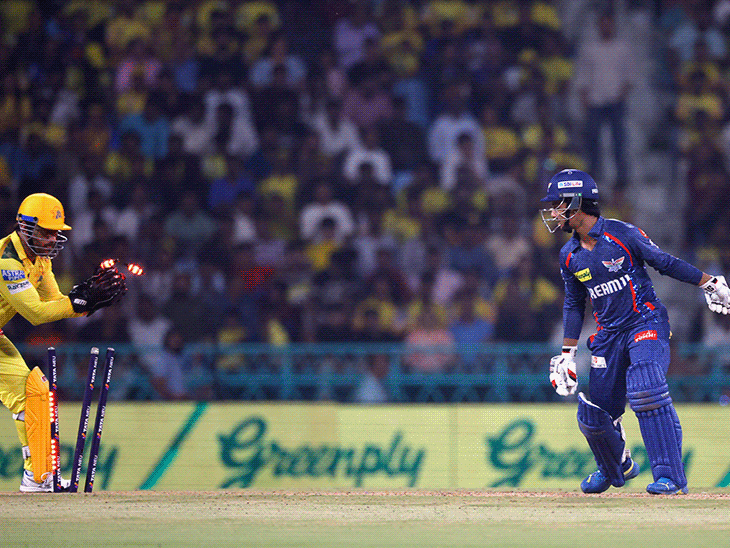 Samad run out on Dhoni’s direct throw dainik bhaskar moments | धोनी के डायरेक्ट थ्रो पर समद रनआउट: उन्होंने एक हाथ से सिक्स लगाया; राहुल ने 25 मीटर पीछे दौड़कर डाइविंग कैच लपका