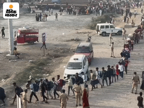 Crowd of passengers from UP-Bihar at Surat railway station | सूरत रेलवे स्टेशन पर टिकट की डेढ़ किमी लंबी लाइन: यूपी-बिहार के पैसेंजर्स की भीड़, यात्री बोले- कोई इंतजाम नहीं, पुलिस डंडे बरसा रही