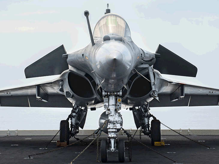 Rafale M Fighter Jet Features Explained; India France | Defence Deal | आज भारत-फ्रांस में 26 राफेल मरीन विमानों की डील होगी: परमाणु बम दाग सकते हैं ये एयरक्राफ्ट, नेवी में शामिल होंगे; ₹63,000 करोड़ की डील