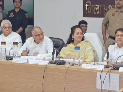 haryana bjp-mla-exposes-nepotism-dc-rate-jobs-health-minister-orders-probe| Nayab Saini BJP Minister Aarti Rao | हरियाणा के BJP विधायक ने मंत्री आरती राव को चौंकाया: भरी मीटिंग में बोले- SDO ने पूरे परिवार को नौकरी पर रखा, DC रेट में पारदर्शिता नहीं – Faridabad News