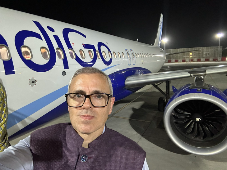 Omar Abdullah Slams Delhi Airport Chaos After Indigo Flight Diverted to Jaipur | जम्मू-कश्मीर के सीएम फ्लाइट डायवर्जन को लेकर भड़के: बोले- दिल्ली एयरपोर्ट पूरी तरह बर्बादी का नजारा; जयपुर एयरपोर्ट पर सेल्फी लेकर पोस्ट की