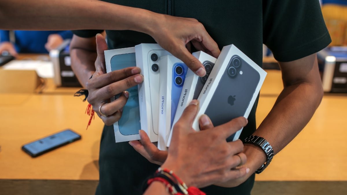 Trump Tarrif War Apple iPhone Price May Hit Rs 98000 Soon Experts Explains Why All Details