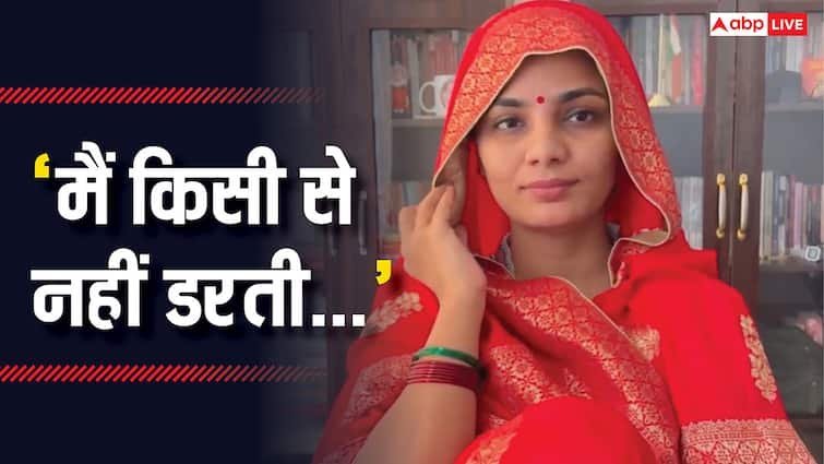 Neha singh rathore new video reacts on 400 plus fir says loktantra ki ladai me medal hain | नेहा सिंह राठौड़ ने 400 से ज्यादा केस दर्ज होने पर कहा