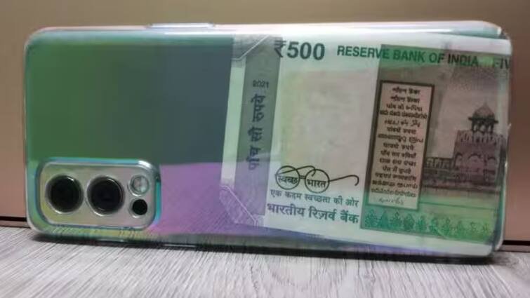Be careful Keeping 10-20 rupee notes in mobile cover can prove costly can cause blast