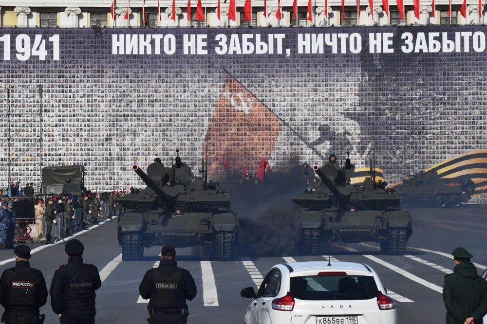 Putin Courts Deeper Russia-China Ties as Xi Visits Moscow