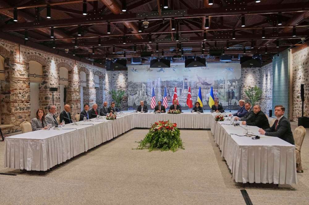 Russia-Ukraine Peace Talks End in Istanbul With No Cease-Fire; Zelensky Calls for Western Sanctions
