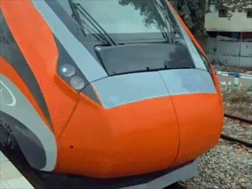 ipl vande bharat special train PBKS Vs DC dharamshala to new delhi | स्पेशल वंदे भारत ट्रेन प्लेयर्स को लेकर दिल्ली पहुंची: जालंधर से 300 स्टाफ लेकर रवाना हुई थी; पंजाब-दिल्ली IPL मैच रोकना पड़ा था
