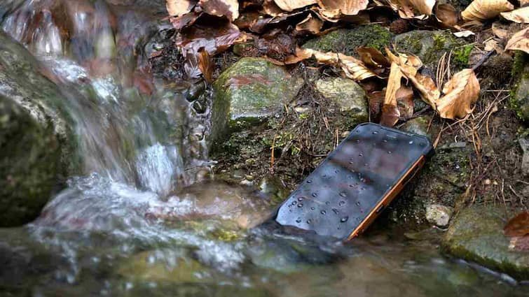 What to do if water gets into your phone Know some important tips that can save your mobile