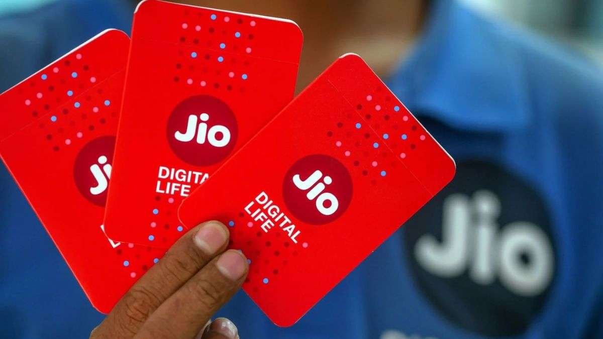 Jio के 49 करोड़ यूजर्स की खत्म हुई बड़ी टेंशन, 336 दिन तक नहीं कराना पड़ेगा रिचार्ज प्लान!