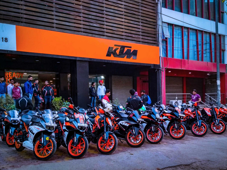 KTM increased the price of its vehicles by up to ₹ 15,000 | KTM ने गाड़ियों की कीमत ₹15,000 तक बढ़ाई: KTM RC 200 अब ₹2.33 लाख की मिलेगी; 390 ड्यूक की कीमत सबसे कम ₹1,000 बढ़ी