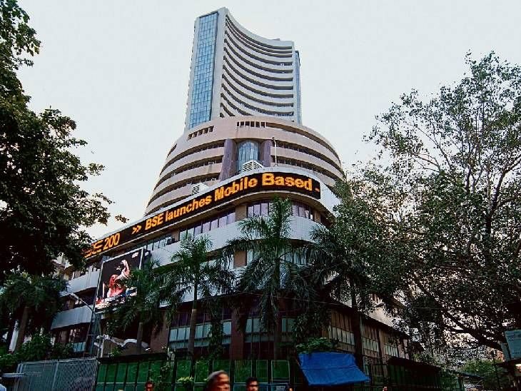 Stock market fell by 400 points amid profit booking and India-pak conflict | शेयर बाजार में 900 अंक की गिरावट: सेंसेक्स 79,400 पर कारोबार कर रहा, निफ्टी 300 अंक लुढ़का; मेटल और बैंकिंग शेयर्स सबसे ज्यादा टूटे