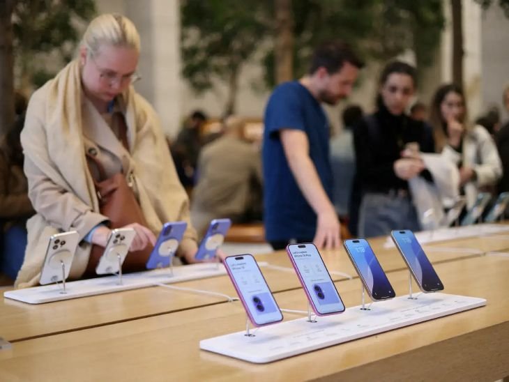 iPhone cost in America| Donald Trump | ₹85-हजार के आईफोन की कीमत ₹2.5 लाख हो सकती है: ट्रम्प ने कहा था- नहीं चाहता एपल प्रोडक्ट भारत में बनें, अमेरिका में प्रोडक्शन बढ़ाएं