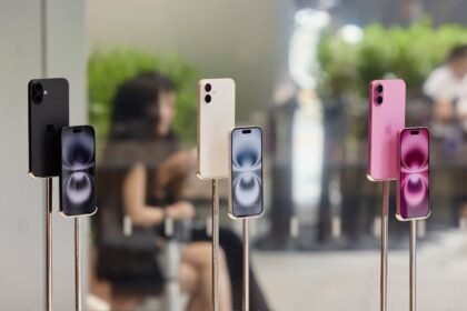 Apple Exports Record 2.9 Million iPhones from India to US in April 2025 China Sees 76 Percent Drop Details Inside