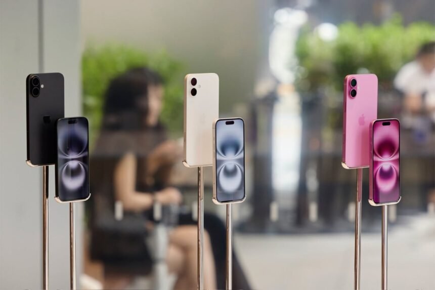 Apple Exports Record 2.9 Million iPhones from India to US in April 2025 China Sees 76 Percent Drop Details Inside